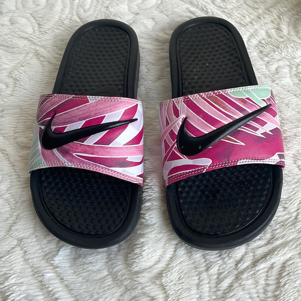 💜Nike flip flop size 7